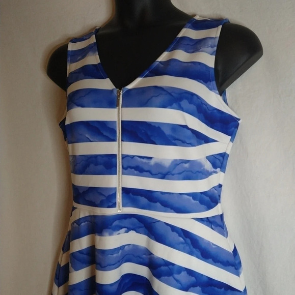 Super Stretchy Fit and Flare Dress EUC ❤️ - Picture 4 of 11